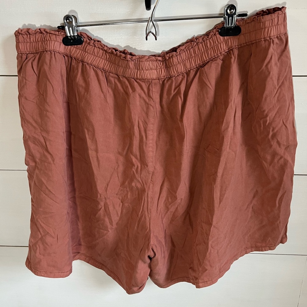 Devoted Women’s Elastic-Waist Coral Shorts